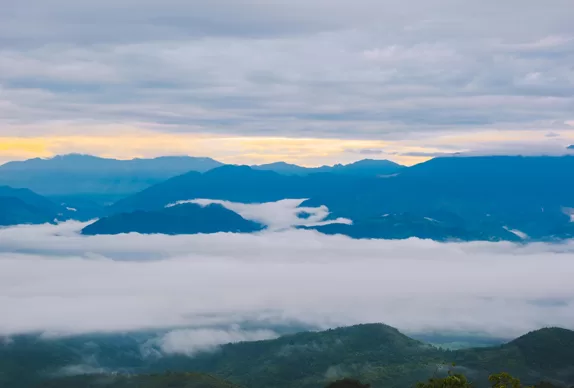 “Săn mây huyền ảo – khoảnh khắc khó quên.”
