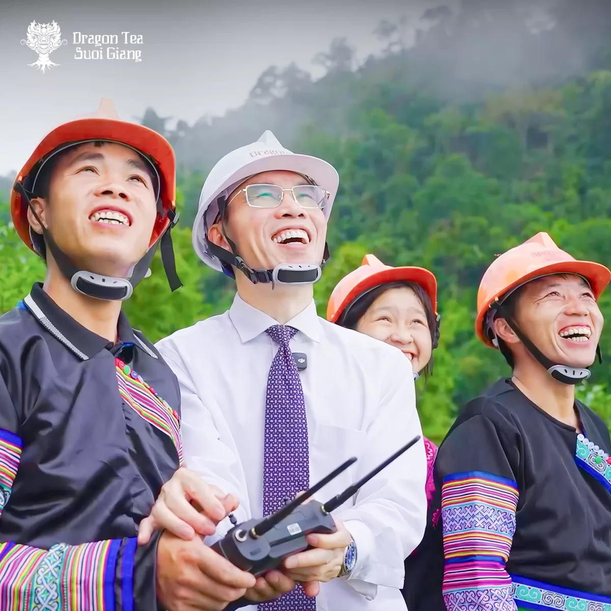 Trải nghiệm lái Drone vận chuyển búp chè tươi